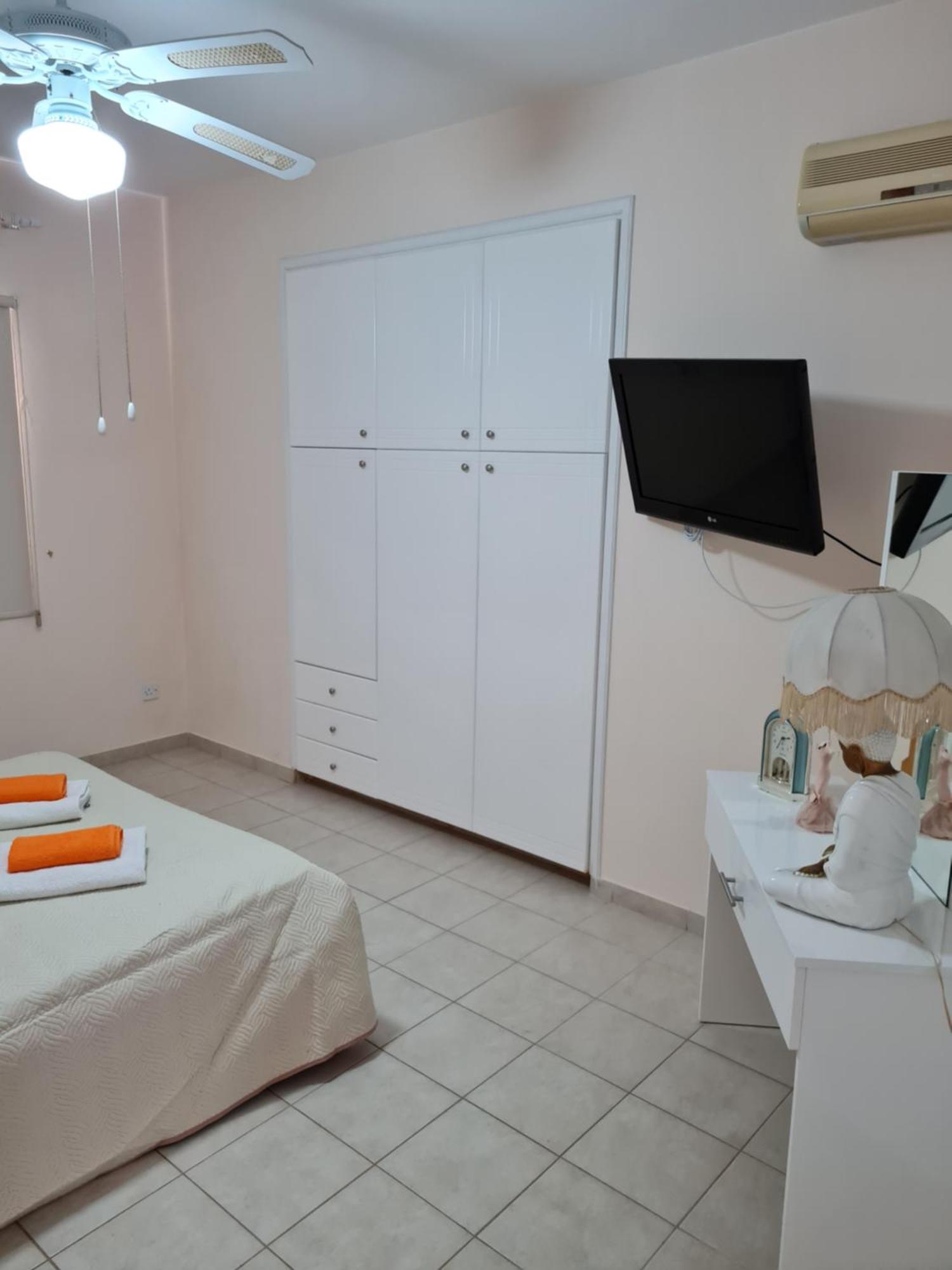 Michaela'S Apartment Paphos Eksteriør billede