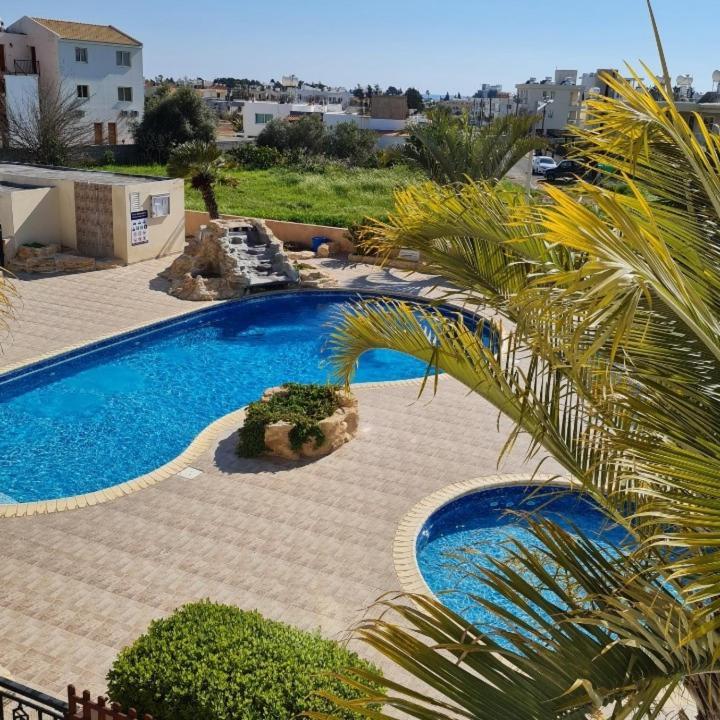 Michaela'S Apartment Paphos Eksteriør billede